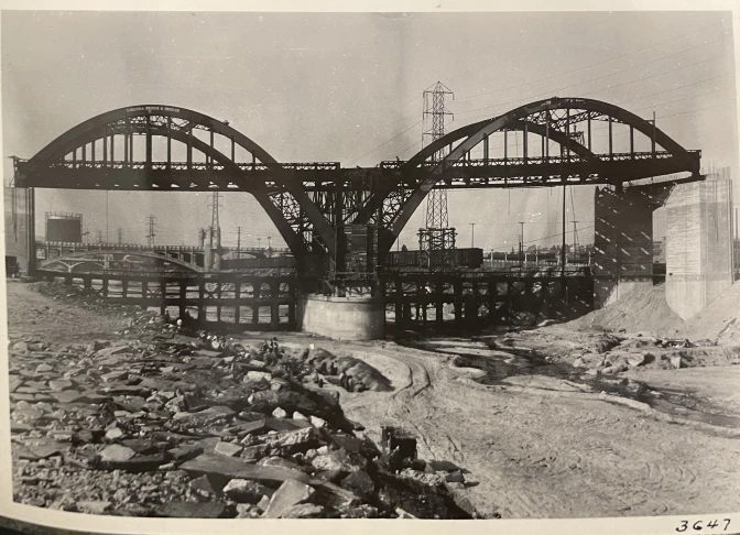 23 Eye-Opening Photos of the Original Sixth Street Viaduct in Construction