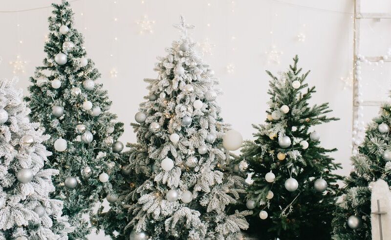 10 White Christmas Decor Ideas That’ll Turn Your Interiors Into a Winter Wonderland